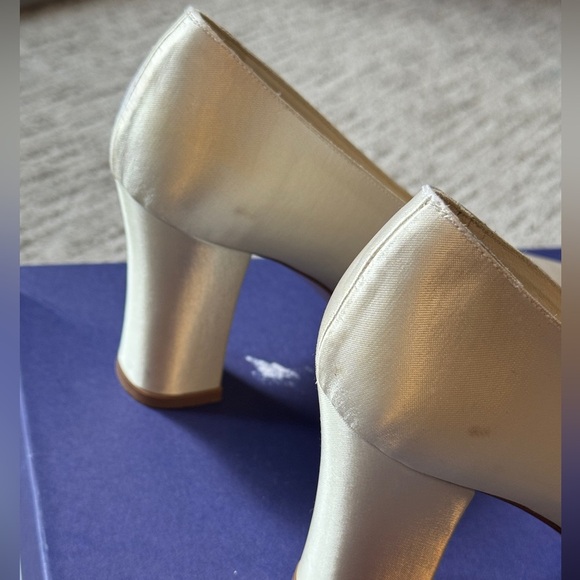 Pura Lopez Vintage Cream Silk Pumps - Picture 3 of 8